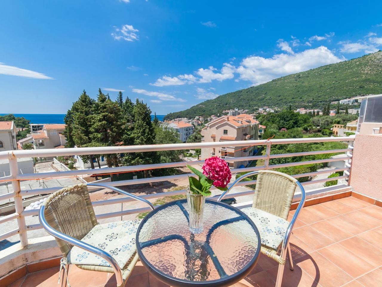 Apartments Nice * Petrovac